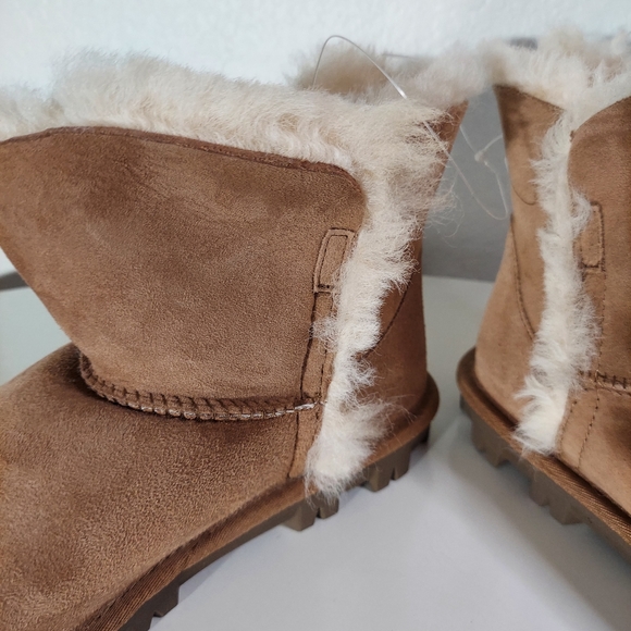 Kirkland Signature Chestnut Suede Short Shearling Boots - Picture 15 of 15